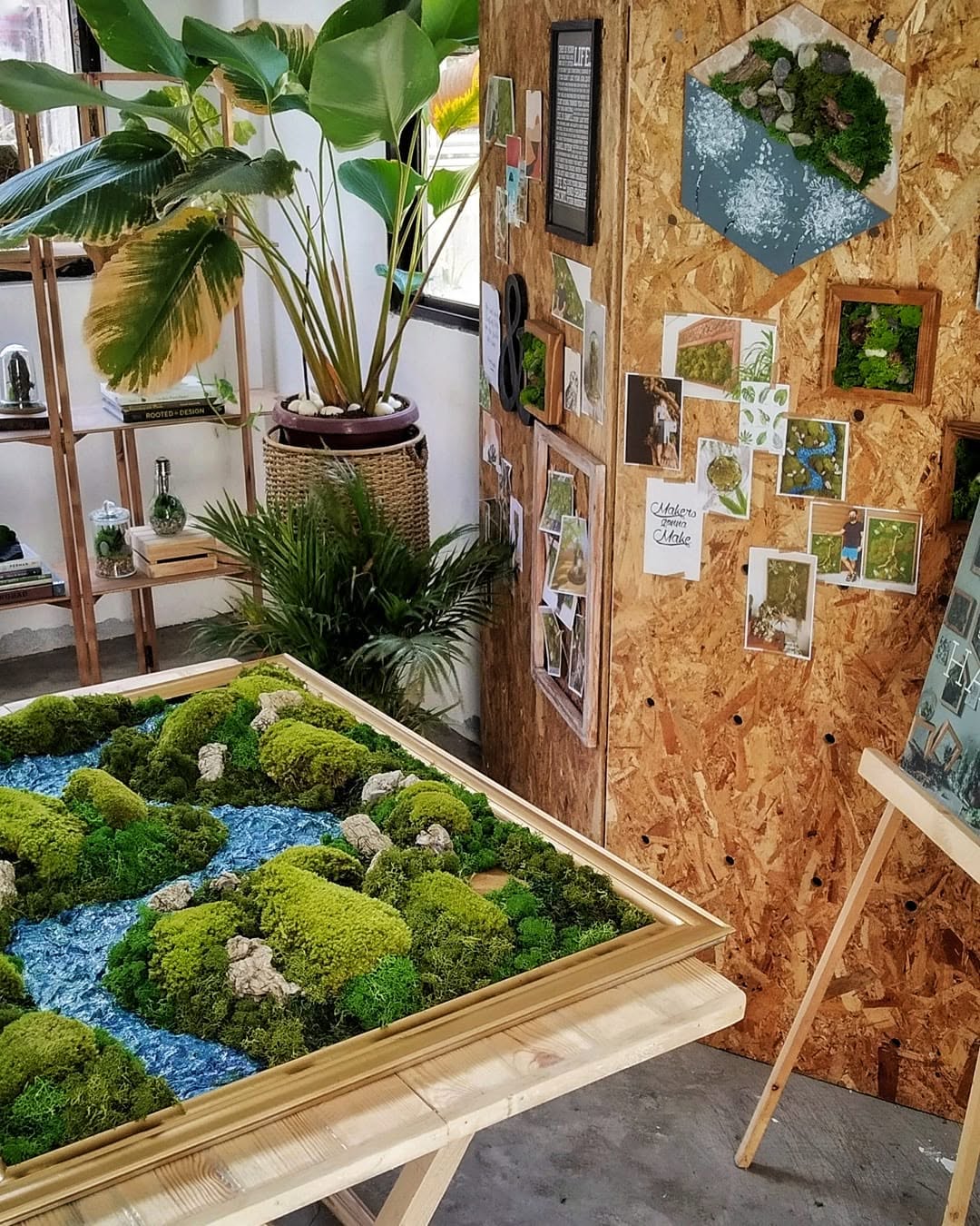 Large moss landscape tableau